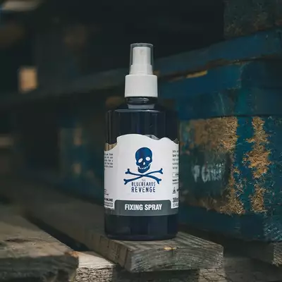 Bluebeards Fixing spray - Płyn do stylizacji do włosów o mocnym chwycie i naturalnym połysku 300ml
