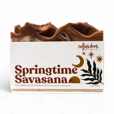 Cellar Door Springtime Savasana - mydło w kostce o kadzidlanym zapachu nag champa, drzewa sandałowego oraz plumerii 142g