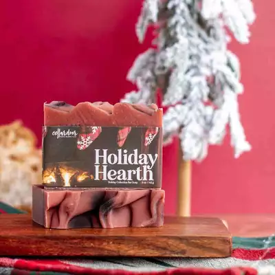 Cellar Door Holiday Hearth - mydło w kostce o szafranu, bursztynu i drzewa sandałowego 142g