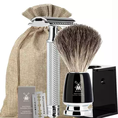Zestaw prezentowy dla mężczyzny marki Muhle, akcesoria do golenia - Maszynka R89, pędzel z włosiem borsuka, stojak na pędzel, żyletki oraz osłonka na maszynkę