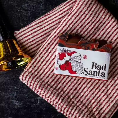 Cellar Door Bad Santa - mydło w kostce o zapachu tytoniu, czarnych malin oraz wanilii 142g