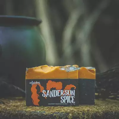 Cellar Door Sanderson Spice - Perfumowane mydło w kostce o zapachu burbona, cydru, drzewa cedrowego i nut OUD 142g