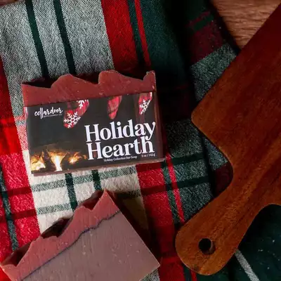 Cellar Door Holiday Hearth - mydło w kostce o szafranu, bursztynu i drzewa sandałowego 142g