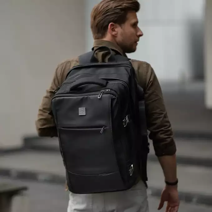 James Hawk Travel Backpack Black - Plecak podręczny do samolotu lifestyle photo