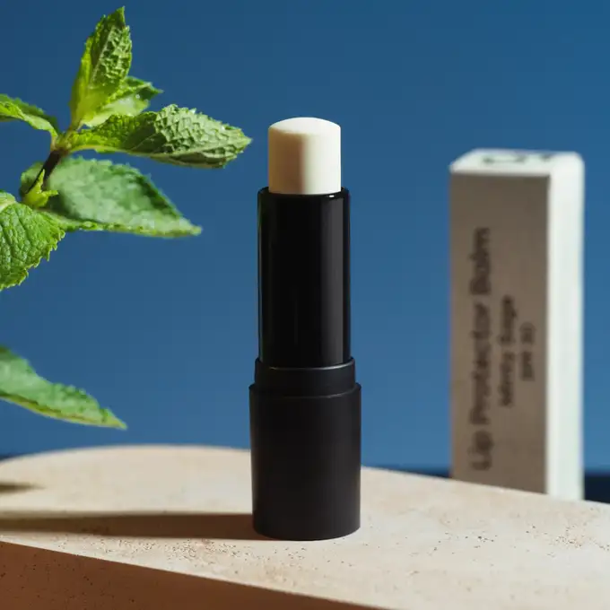 Beviro Lip Protector SPF 30 Minty Sage - Nawilżający balsam do ust w sztyfcie 4,2g